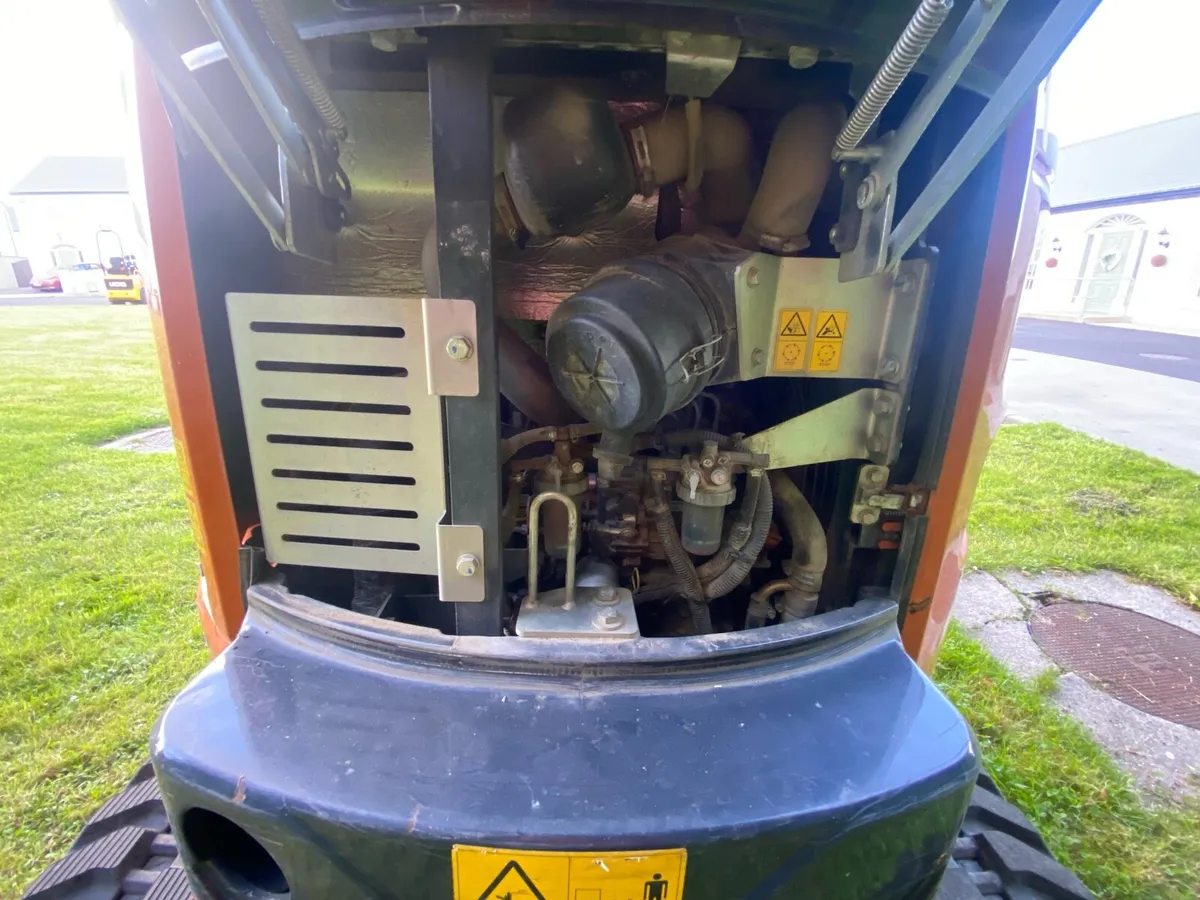 2021 Hitachi 26U - Image 4
