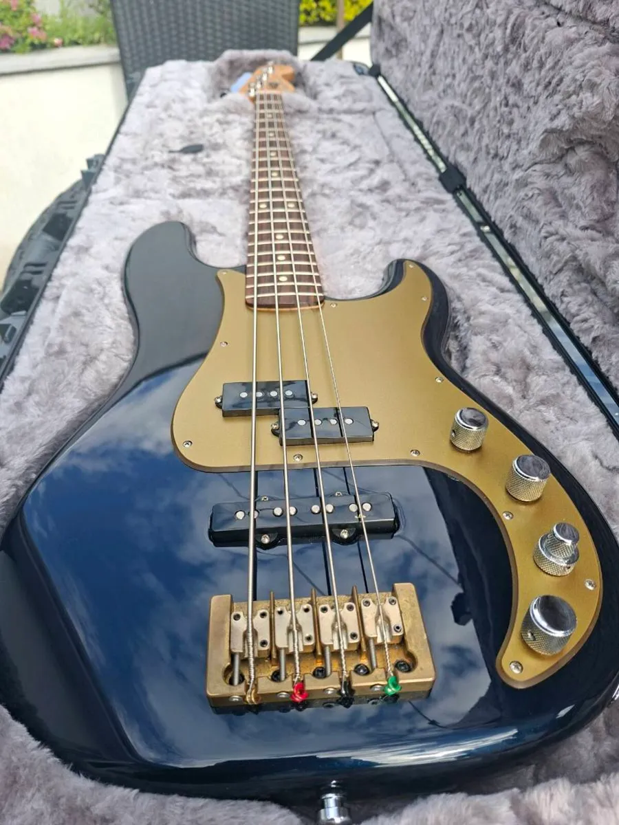 Fender Deluxe Active P Bass Metallic Navy Blue - Image 2