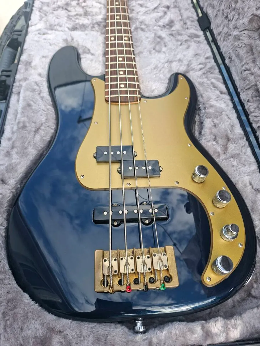 Fender Deluxe Active P Bass Metallic Navy Blue - Image 3