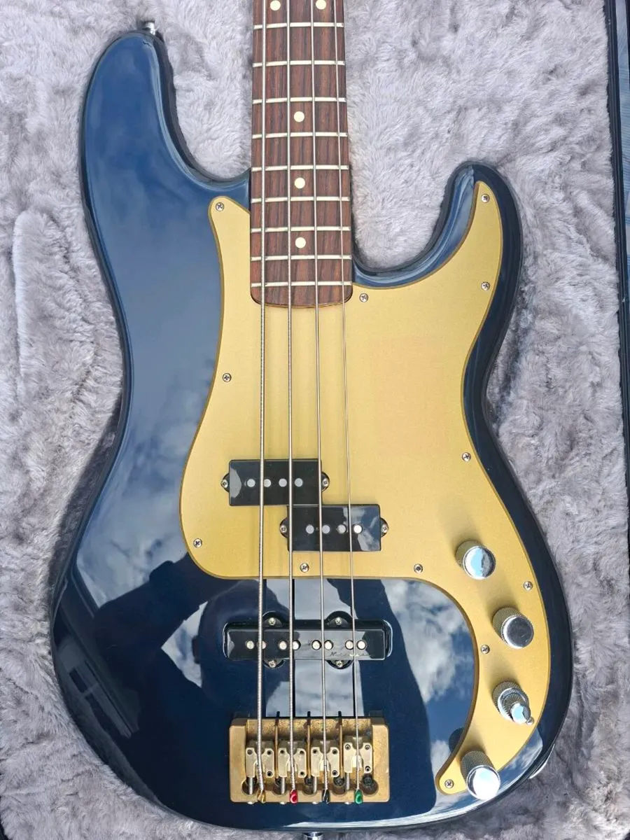 Fender Deluxe Active P Bass Metallic Navy Blue - Image 4
