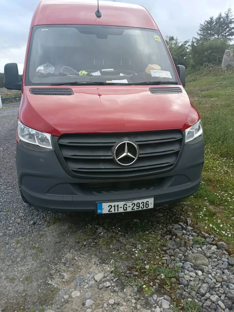 Van - Image 2