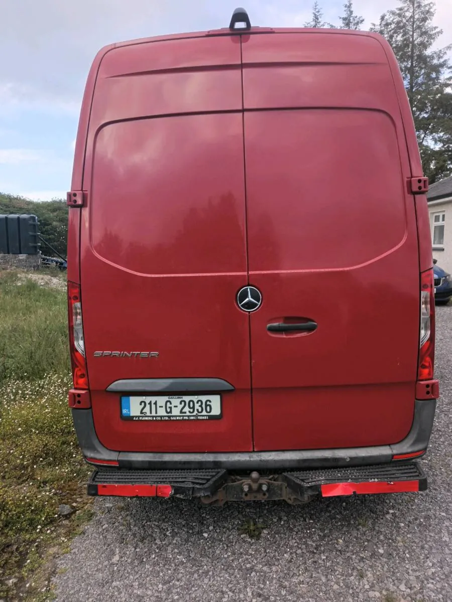 Van - Image 3