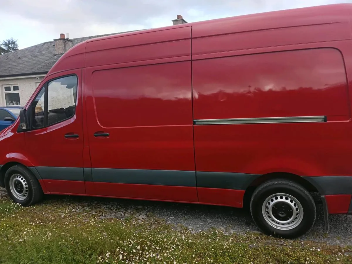 Van - Image 4
