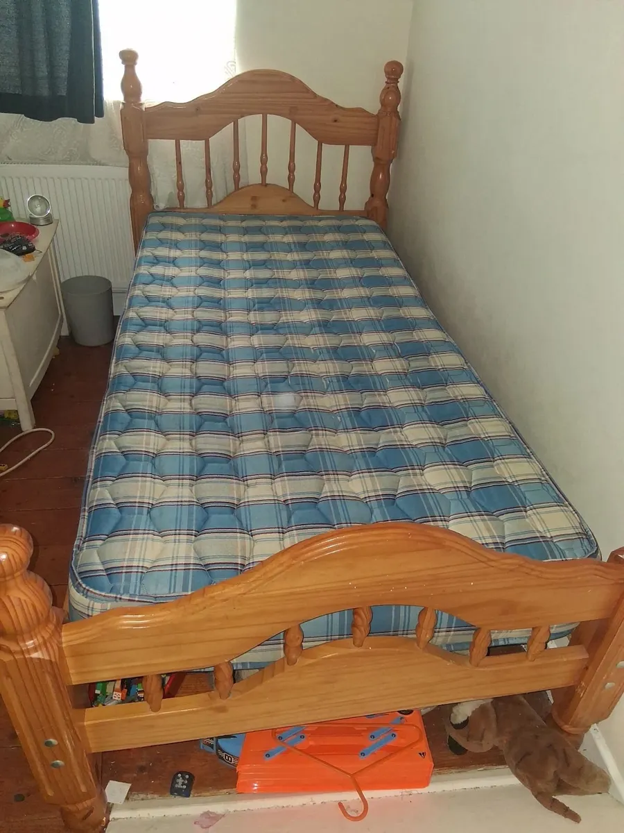 Single bed and mattress - Image 1