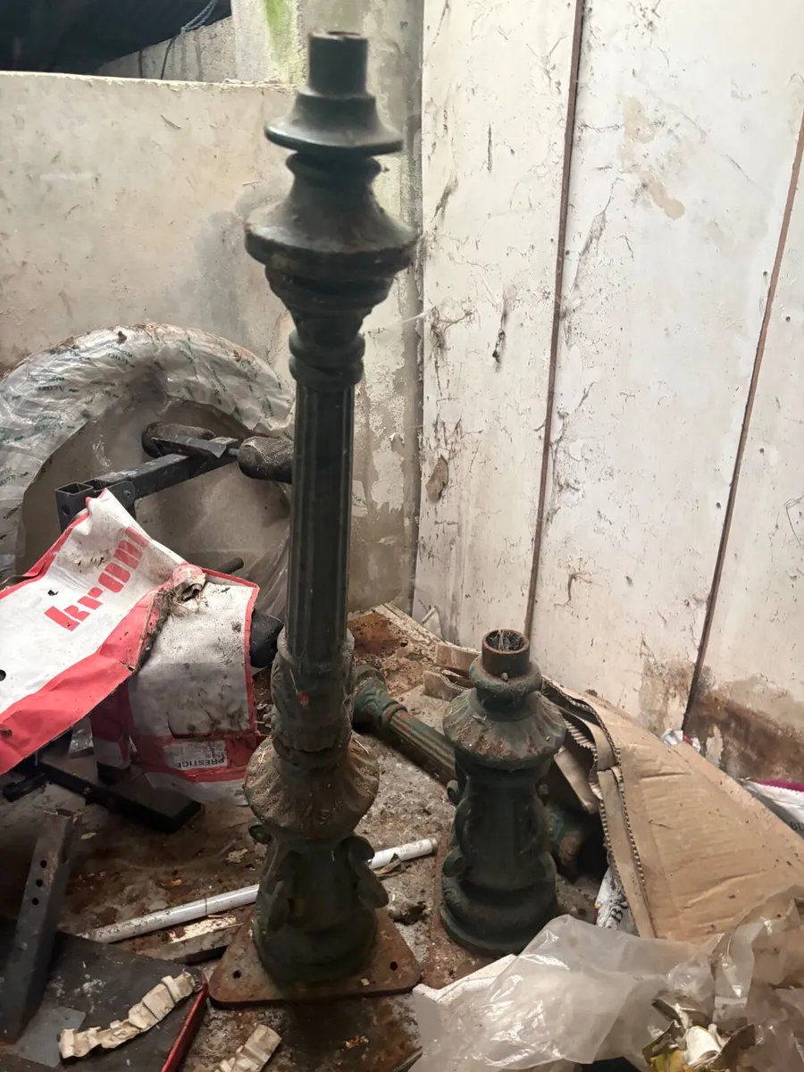 Cast iron lamp base - Image 1
