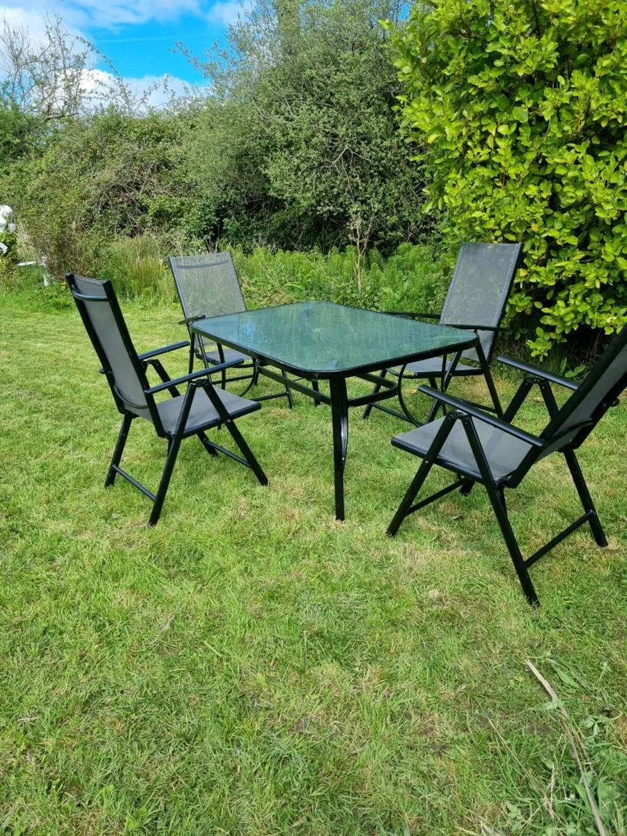 Garden table and 4 recliner chairs - Image 2