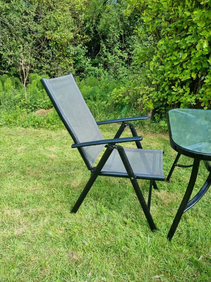 Garden table and 4 recliner chairs - Image 3