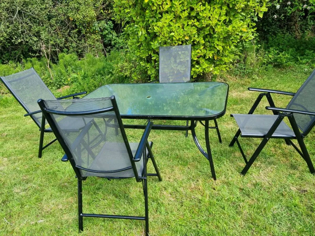 Garden table and 4 recliner chairs - Image 4