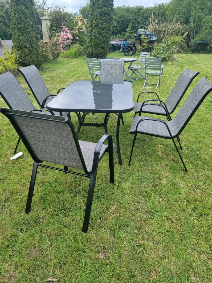 Garden table and 6 chairs