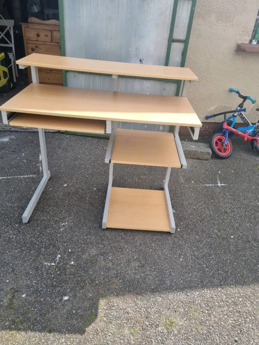 Computer desk - Image 2
