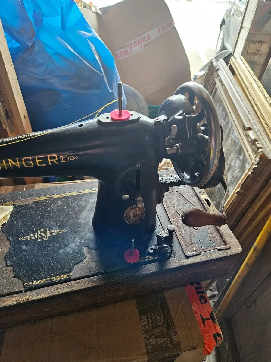 Vintage Singer Sewing Machine - Image 2