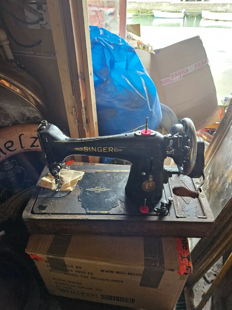 Vintage Singer Sewing Machine - Image 1
