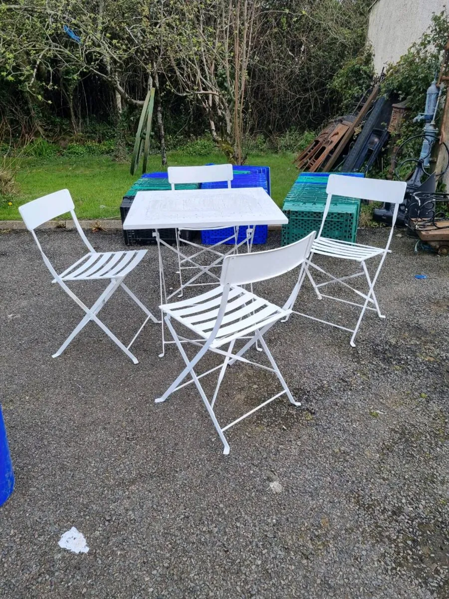 Matel garden table and chairs all foldable - Image 1