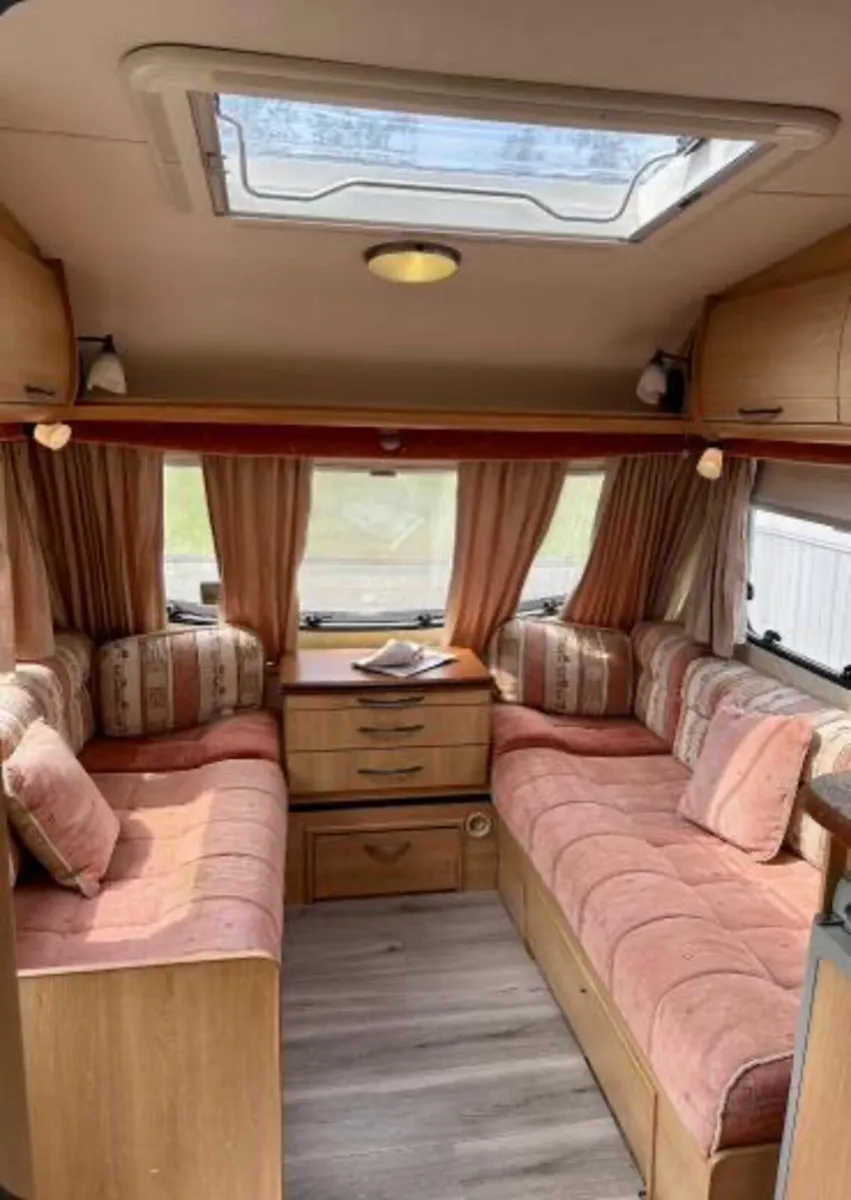 4 berth fixed caravan - Image 4