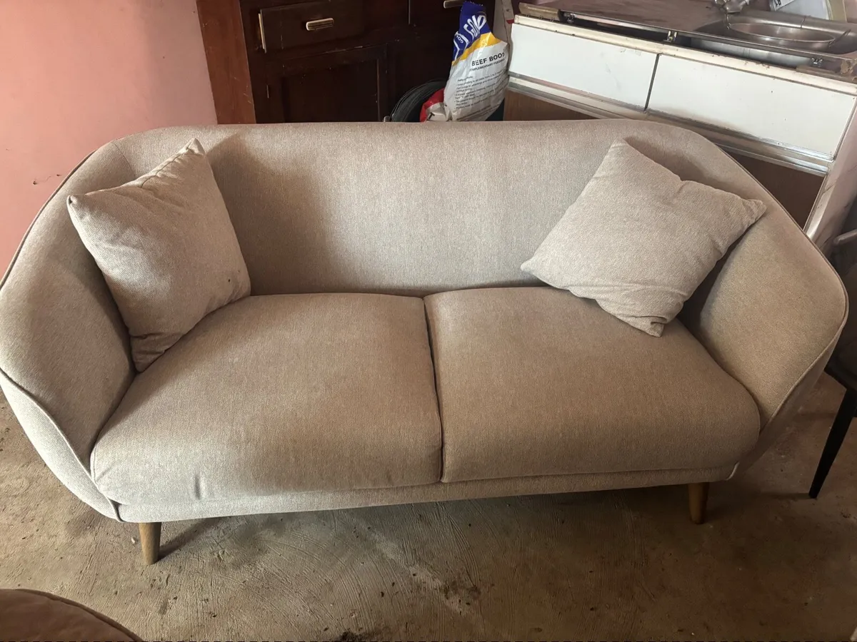 Couch - Image 4