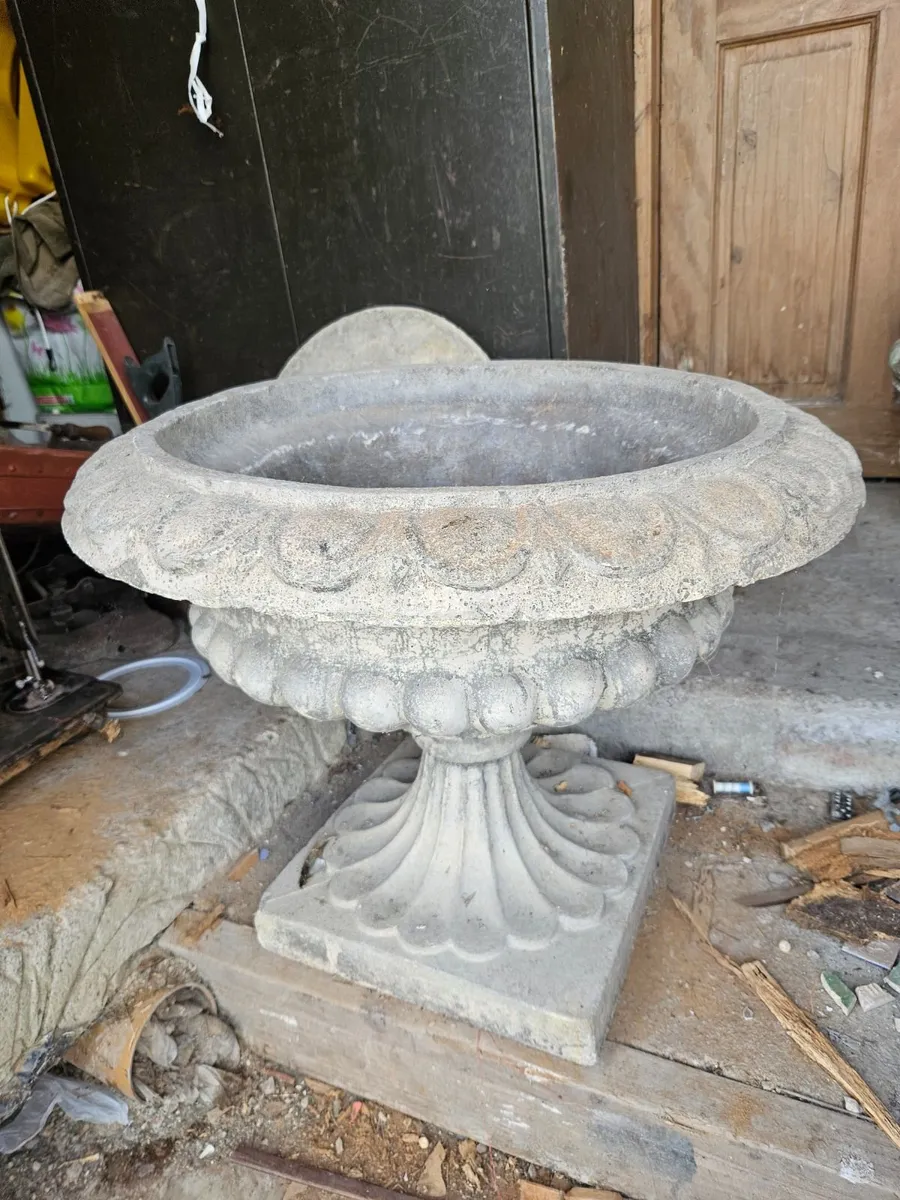 Vintage Large Garden Centre Piece - Image 1