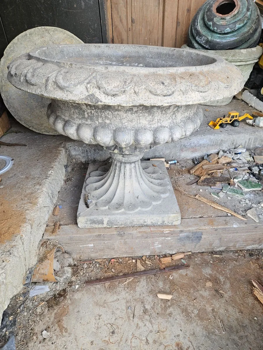 Vintage Large Garden Centre Piece - Image 3