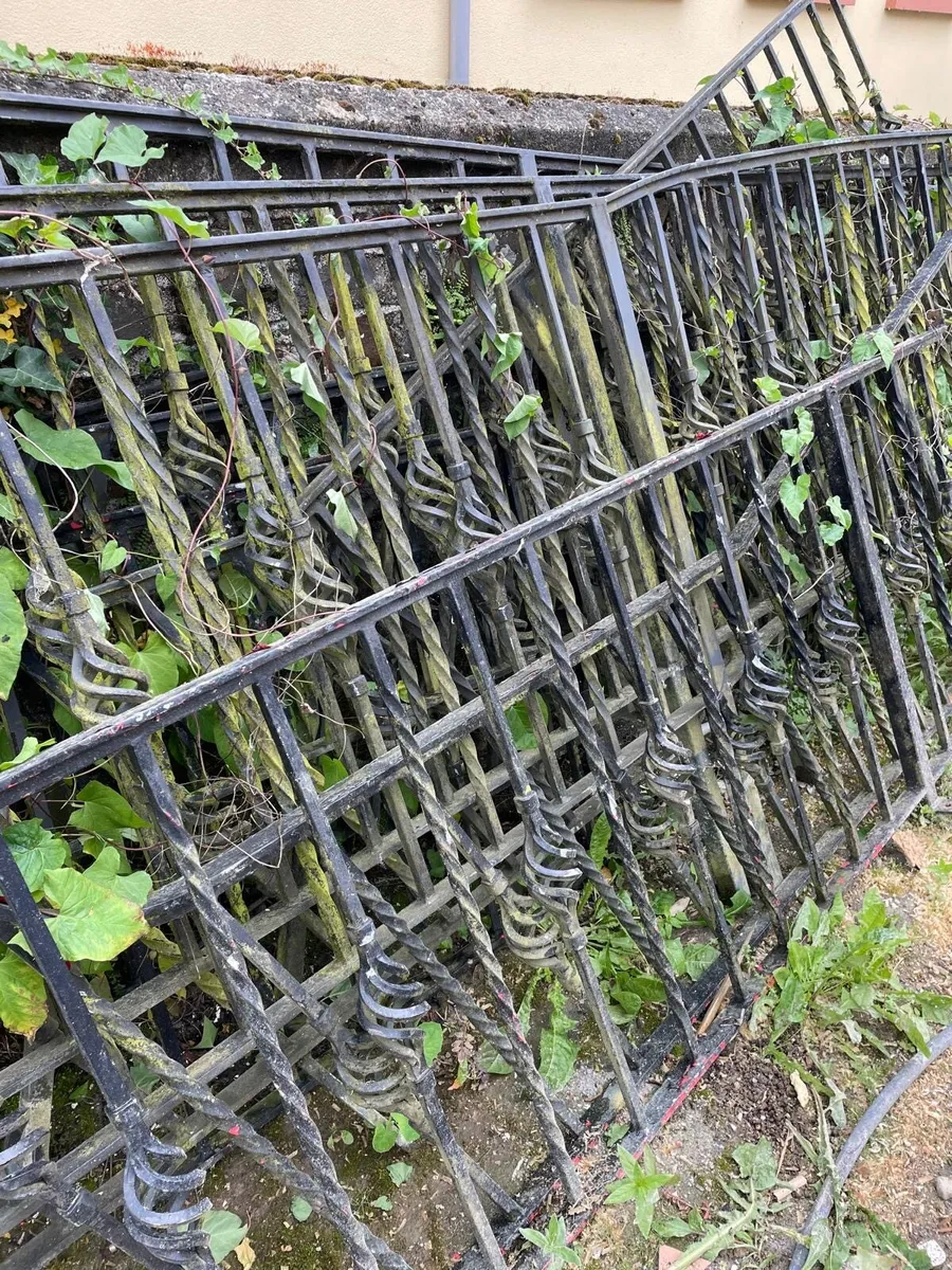 Decorative steel railing