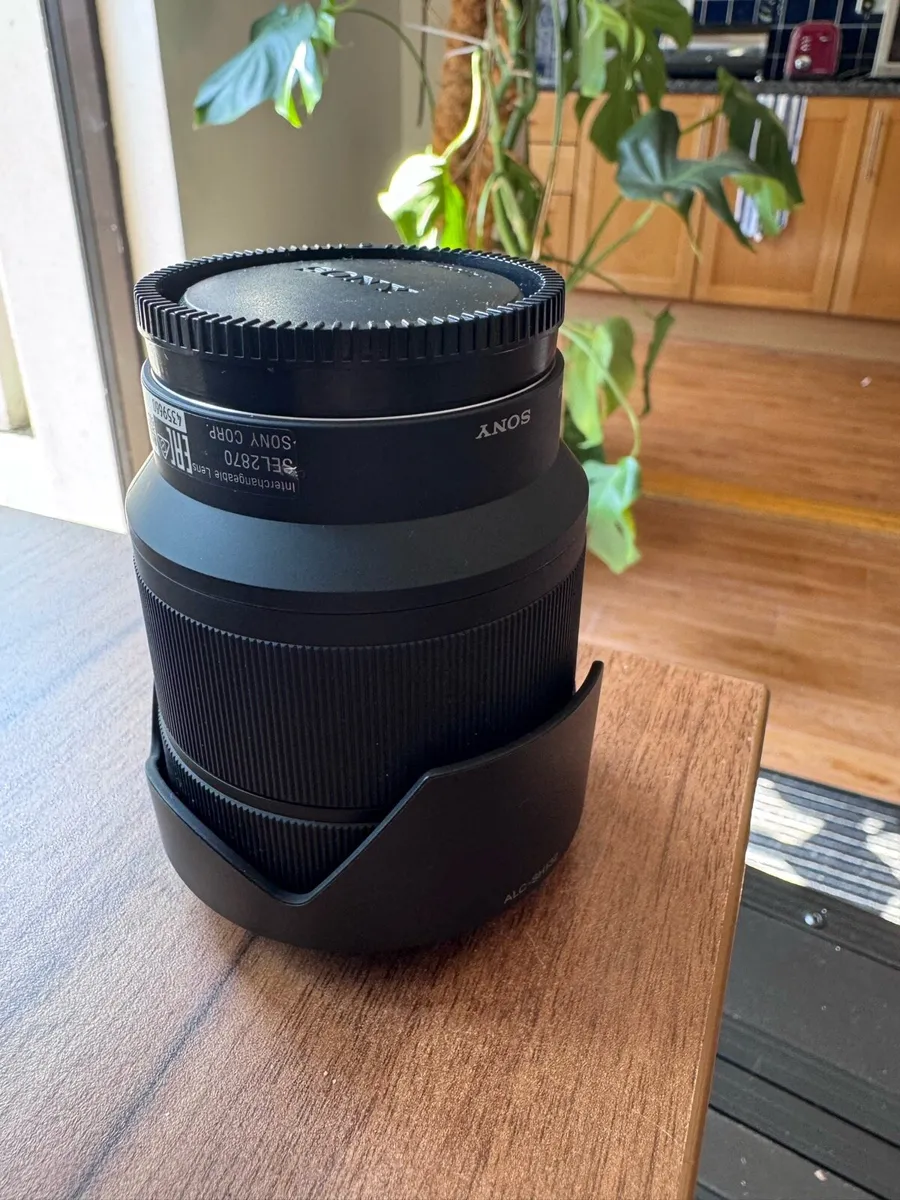 Selling a Sony FE 28-70mm 1/3.5-5.6 OSS lens - Image 2