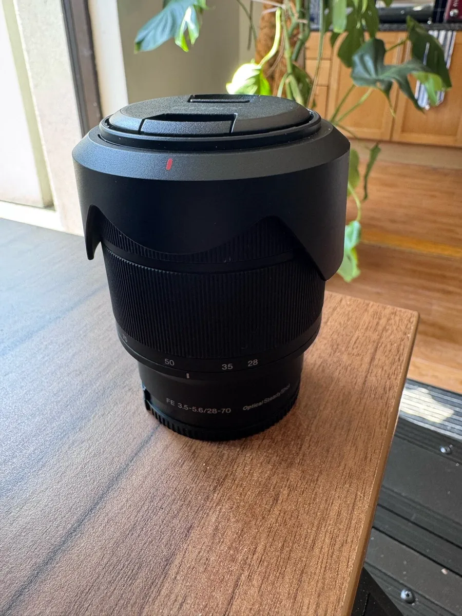 Selling a Sony FE 28-70mm 1/3.5-5.6 OSS lens - Image 1