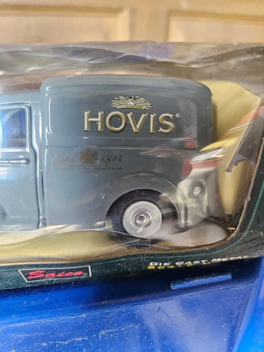 Corgi Saico Morris Minor Hovis Van - Image 3