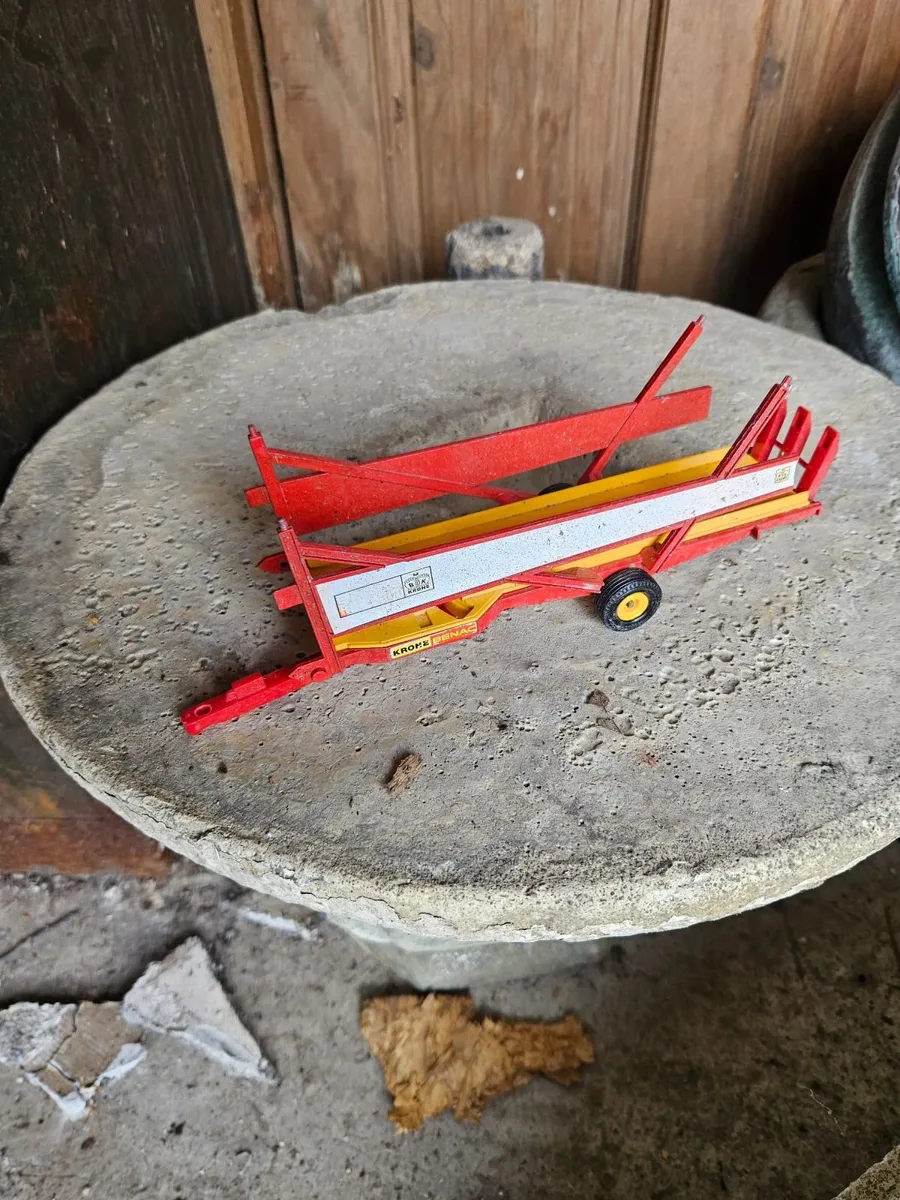 Britain's 1970's Hay Bale Trailer - Image 1