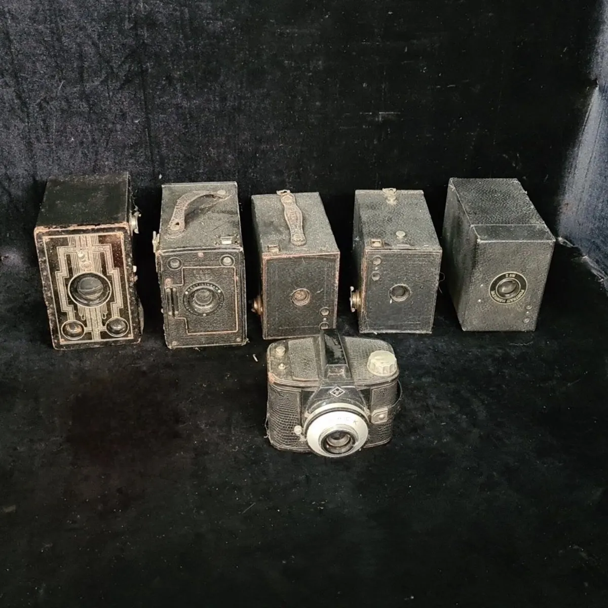 Selection Of Six Vintage Cameras - Image 1