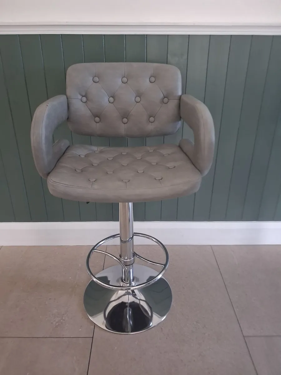 ISLAND STOOLS - Image 3