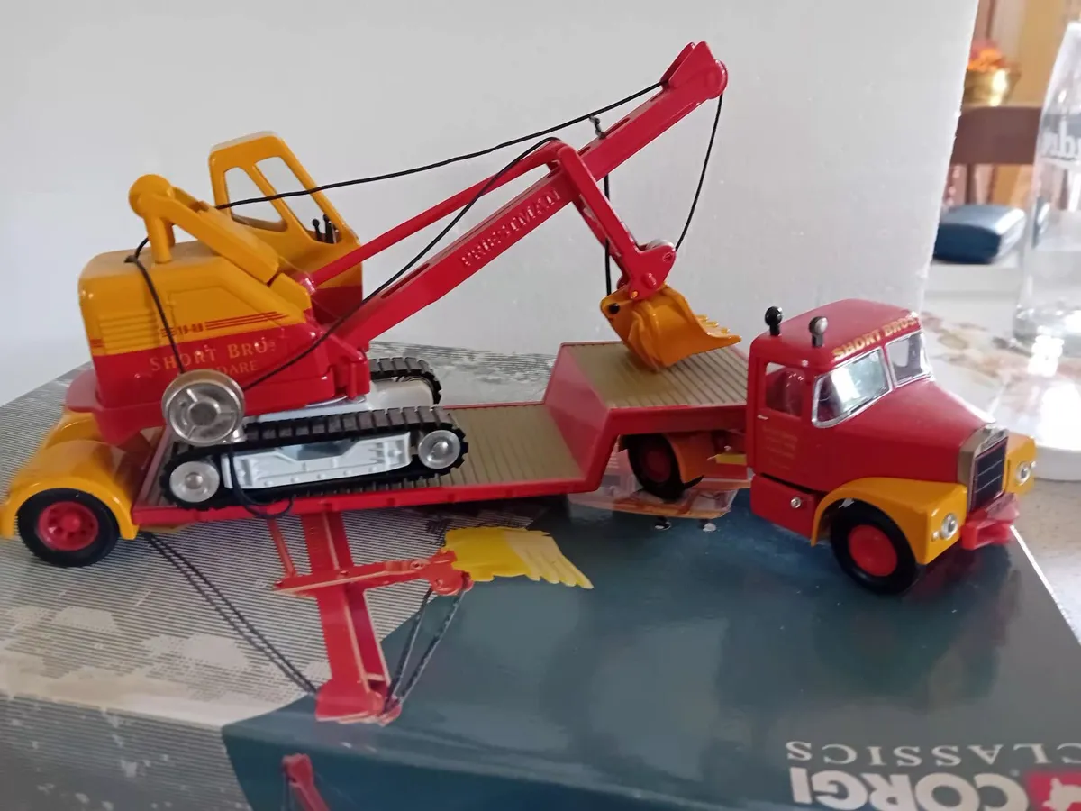 Corgi Scammell Low Loader & Digger - Image 3