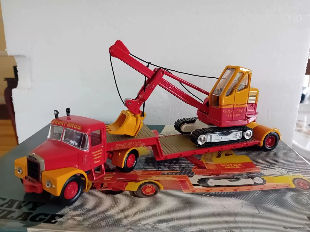 Corgi Scammell Low Loader & Digger - Image 1