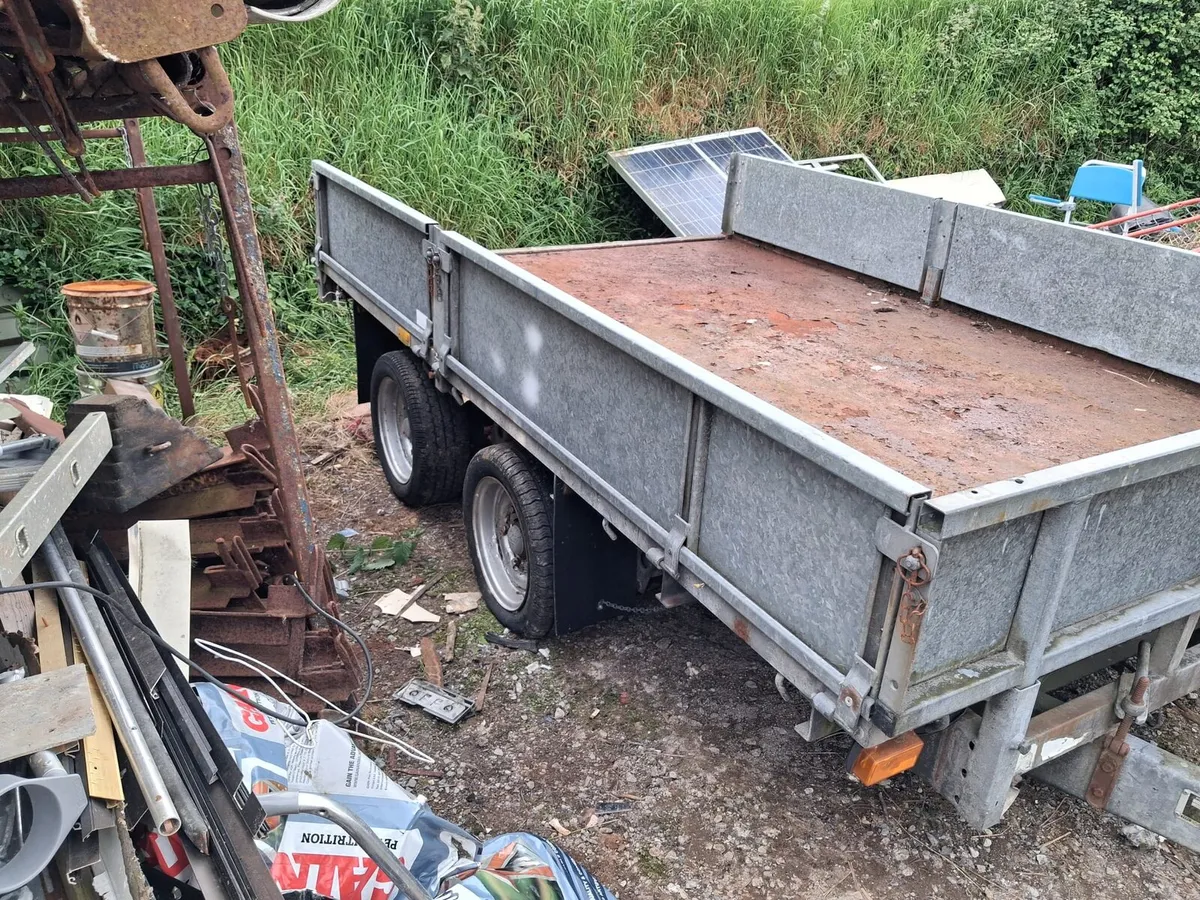 Trailer - Image 1