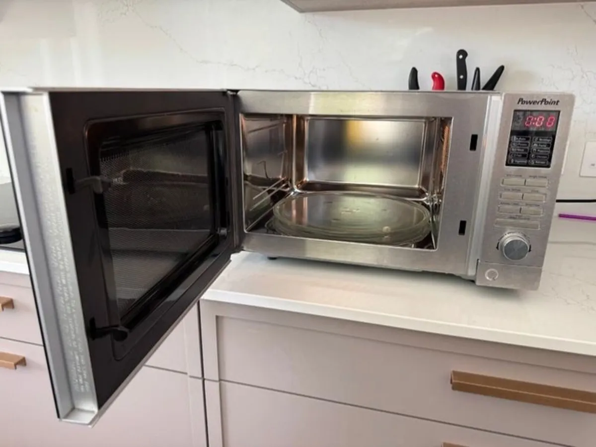 PowerPoint 900W Microwave - Image 2