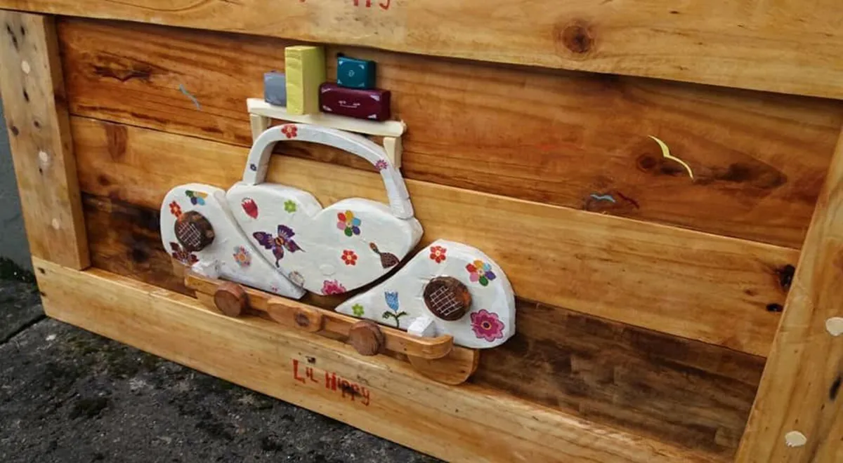 Rustic Stay Trippy Hippy bug wood art / display - Image 3