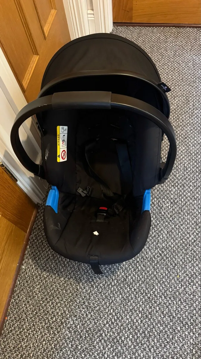 Buggy and baby carseat - Image 4