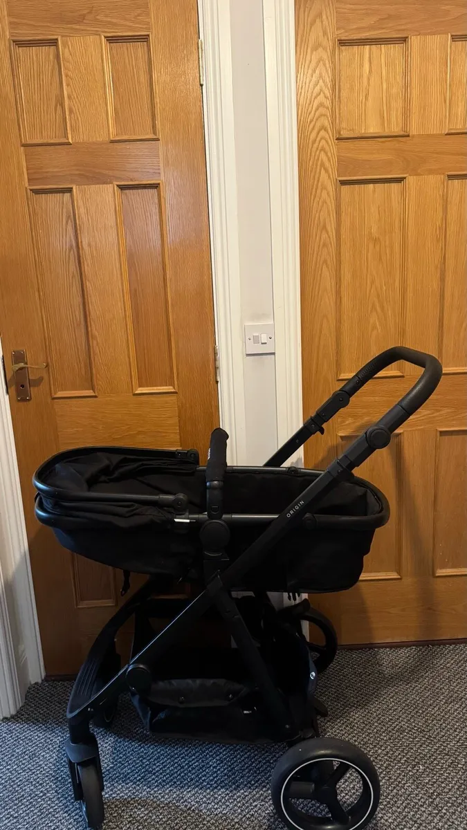 Buggy and baby carseat - Image 3