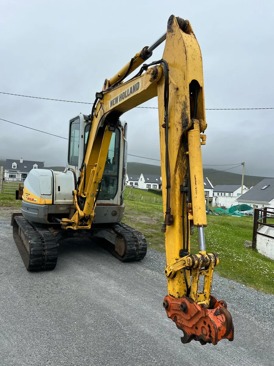 5 ton digger - Image 1