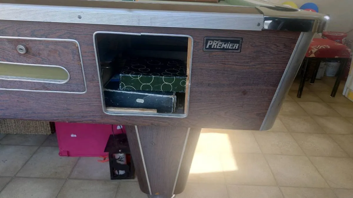 Pool table - Image 4