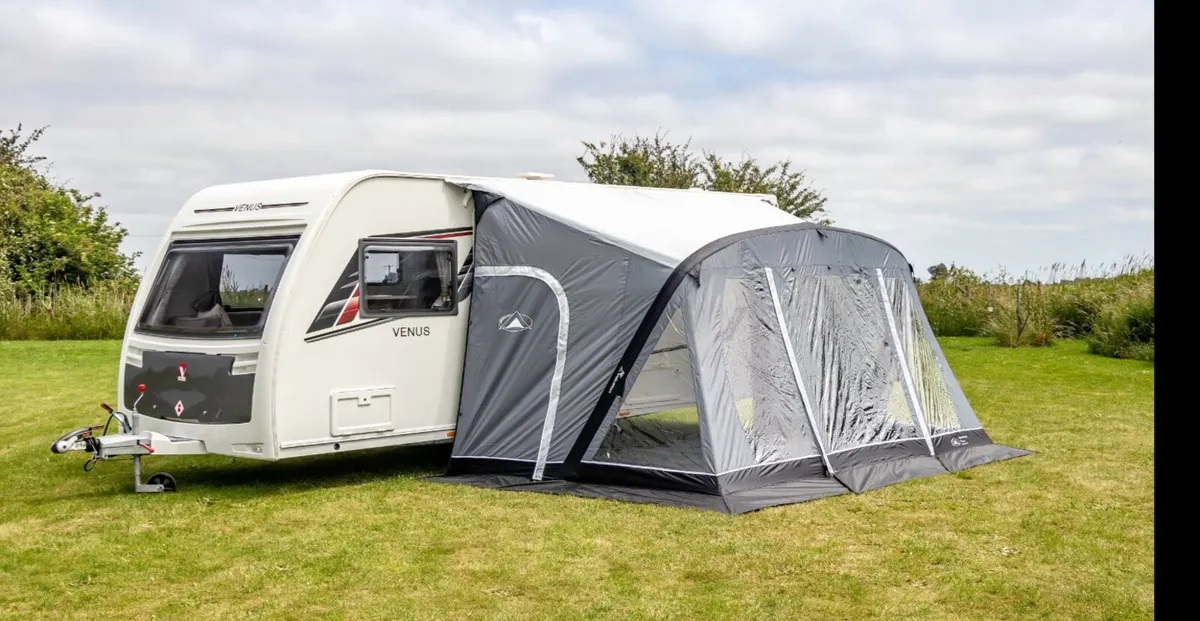 SunnCamp Swift awnings - 390 and 260 deluxe - Image 1
