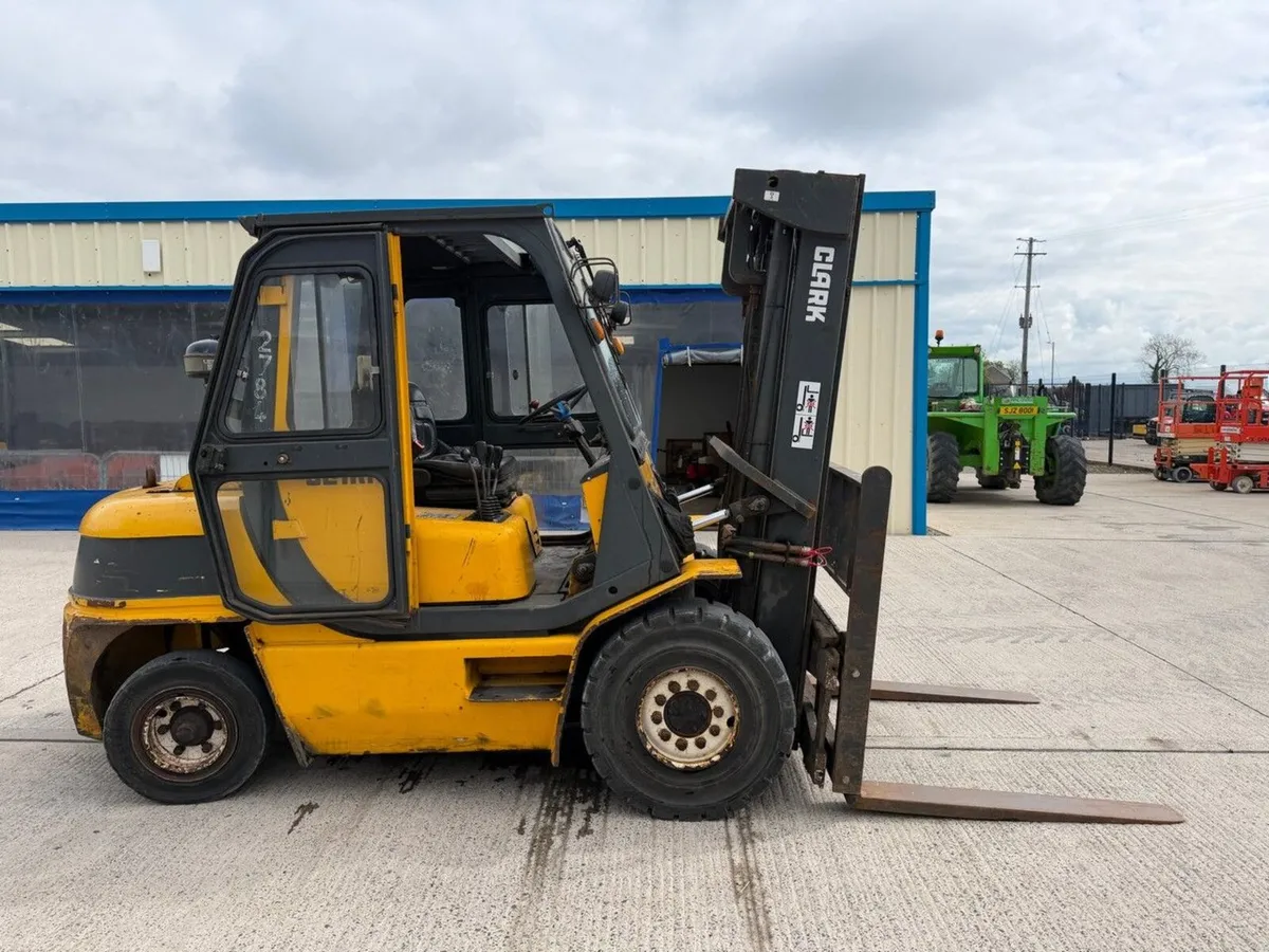 CLARK CMP50SD 5 TON DIESEL FORKLIFT - Image 3