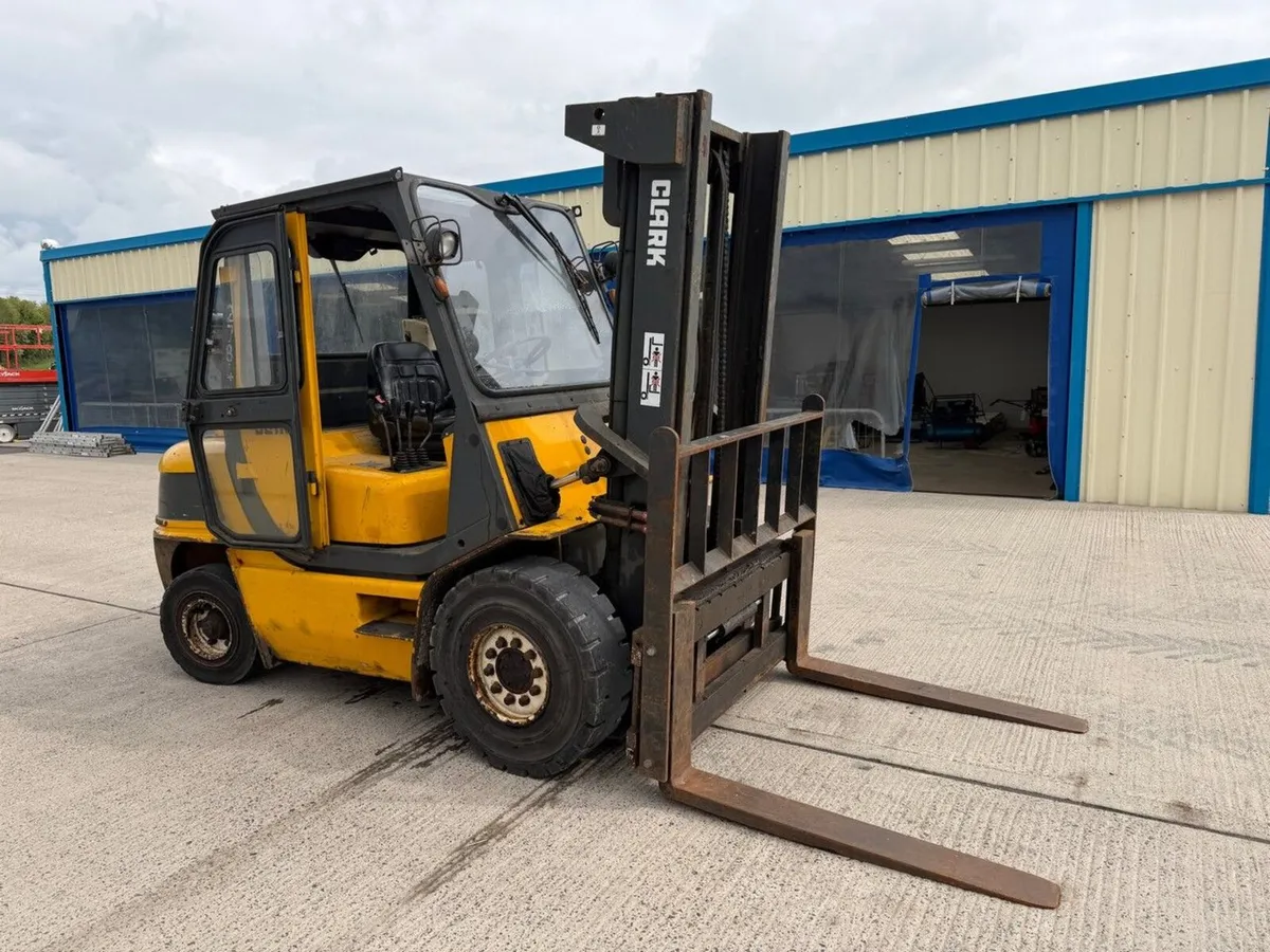 CLARK CMP50SD 5 TON DIESEL FORKLIFT - Image 4