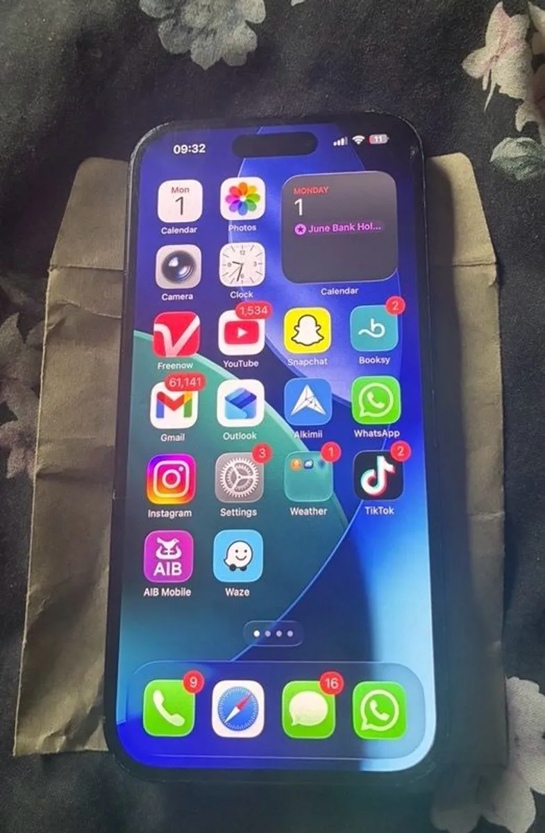 iPhone 15 - Image 1