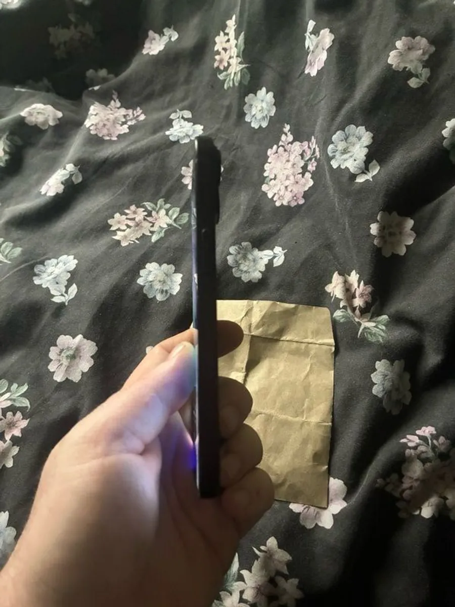 iPhone 15 - Image 2