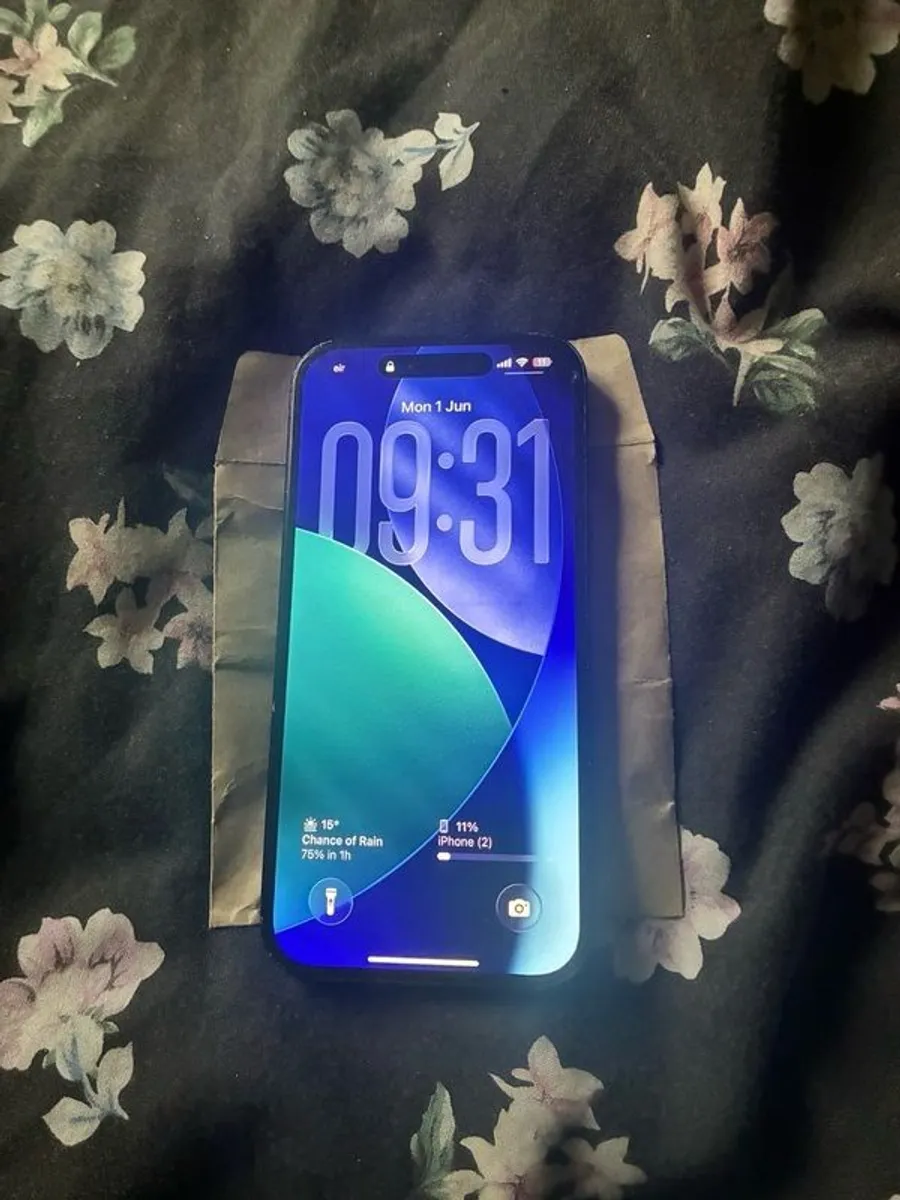 iPhone 15 - Image 3
