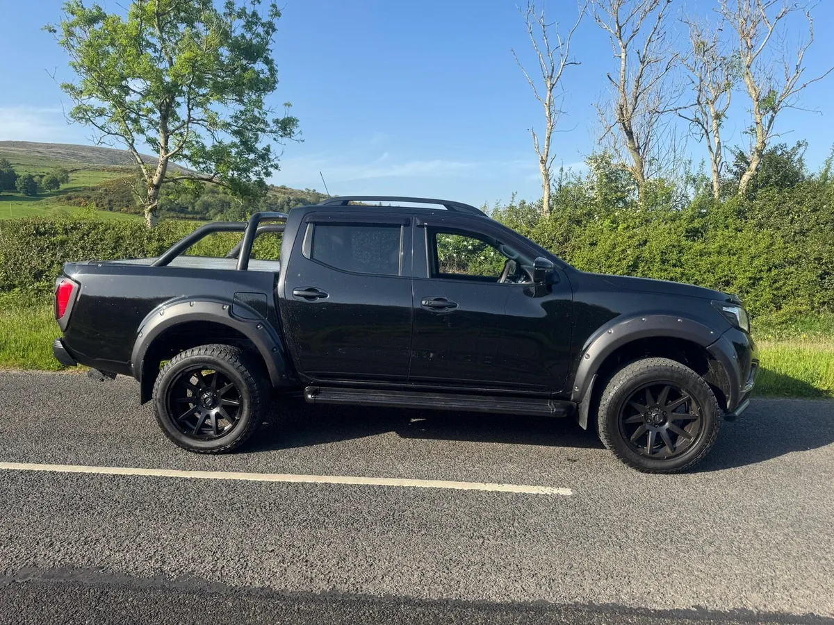Nissan Navara Tekna - Image 2