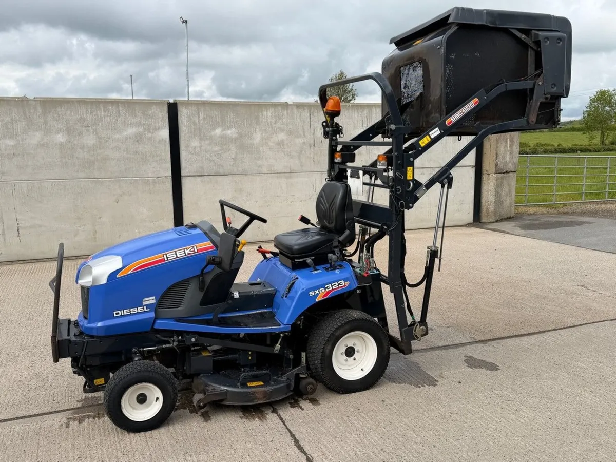 ISEKI SXG 323 RIDE ON HIGH TIP DIESEL LAWNMOWER - Image 3