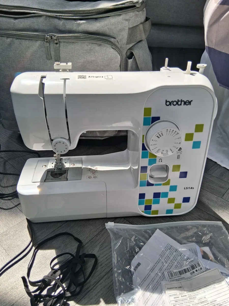 Sewing machine - Image 1