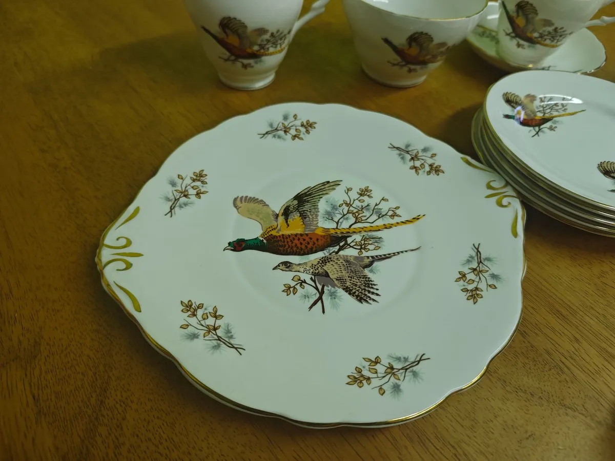 20 piece Tea Set ( fine bone china) - Image 1