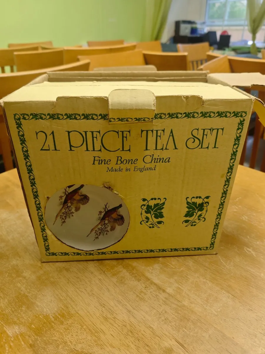 20 piece Tea Set ( fine bone china) - Image 3