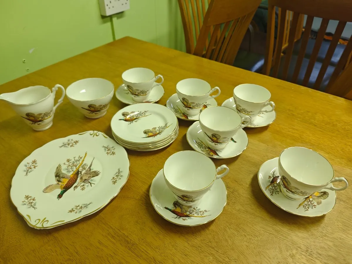 20 piece Tea Set ( fine bone china) - Image 4
