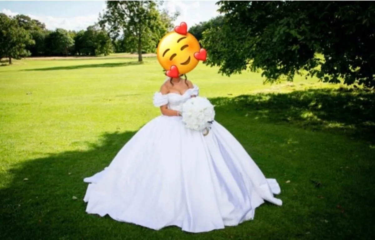 Wedding dress - Image 2